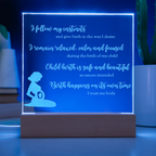 Placa cuadrada de acrílico grabada con base LED y afirmaciones para un espacio de nacimiento