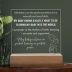 Placa cuadrada de acrílico grabada con base LED y afirmaciones para un espacio de nacimiento | USB o pilas